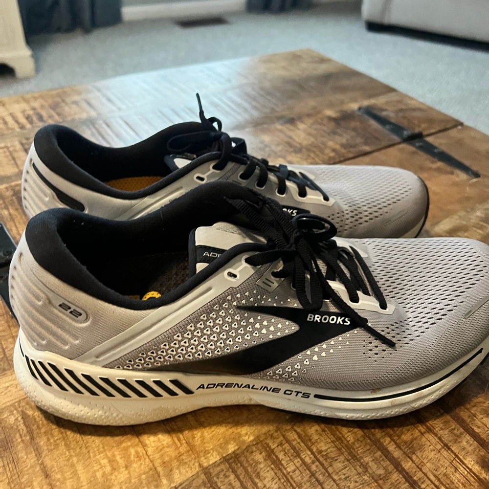 Brooks - Picture 3 of 4